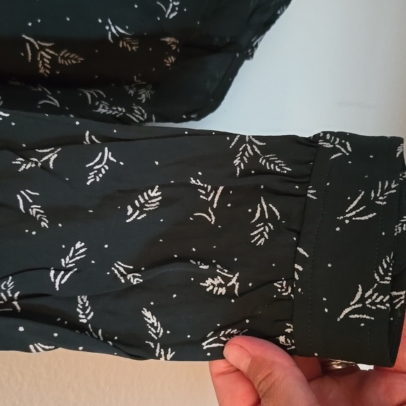 Eddie Bauer Dark Green Long Sleeve Top Size Medium - Picture 2 of 7